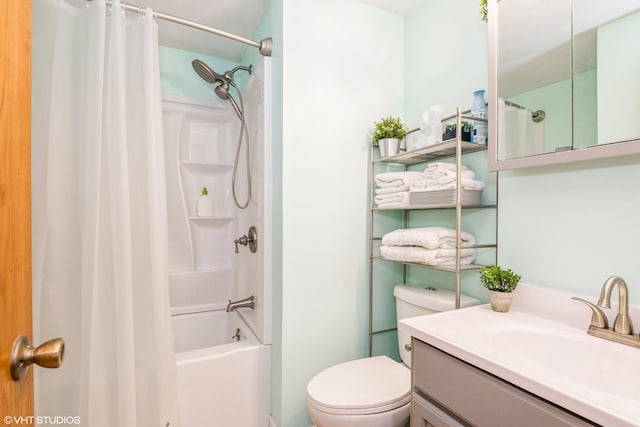 31 Medinah Ave, Fox Lake, IL 60020 - bathroom featuring vanity and shower / tub combo with curtain
