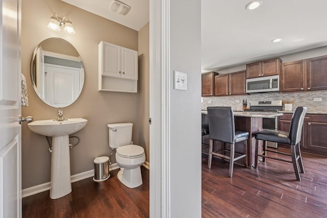 707 Brighton Dr, Pingree Grove, IL 60140 - bathroom featuring wood finished floors, tasteful backsplash, and recessed lighting