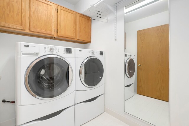 5360 N Lowell Ave Unit 502, Chicago, IL 60630 - laundry area featuring washing machine and clothes dryer and cabinet space