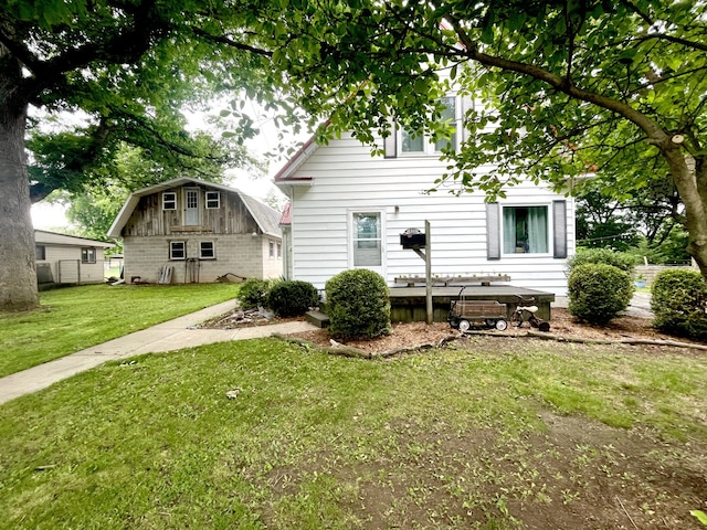 825 Swift Ave, Oglesby, IL 61348 - back of property featuring a yard and a barn