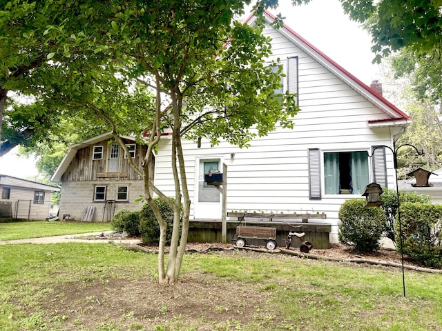 825 Swift Ave, Oglesby, IL 61348 - rear view of property with a yard