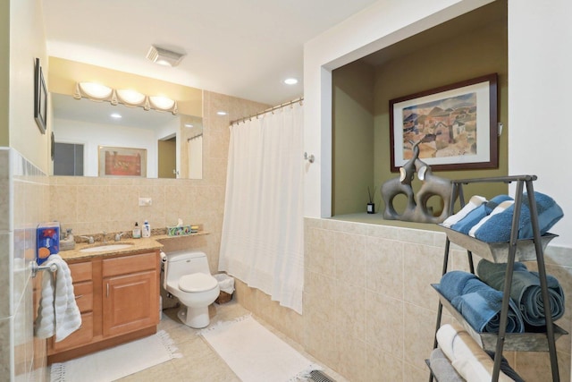 644 N Franklin Ave, Palatine, IL 60067 - bathroom featuring tile walls, vanity, a shower with curtain, tile patterned floors, and backsplash