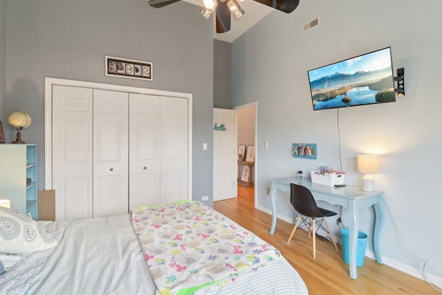 644 N Franklin Ave, Palatine, IL 60067 - bedroom with high vaulted ceiling, a closet, light wood-style flooring, and a ceiling fan