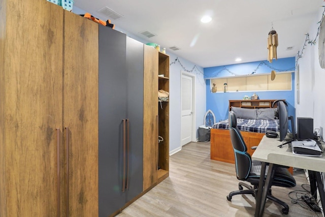 644 N Franklin Ave, Palatine, IL 60067 - home office featuring light wood-style flooring and recessed lighting