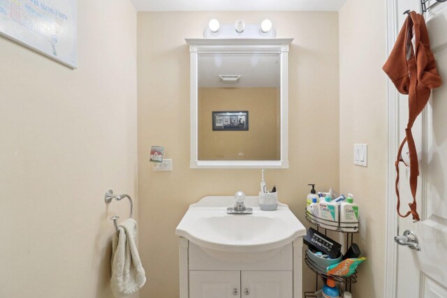 644 N Franklin Ave, Palatine, IL 60067 - bathroom with vanity