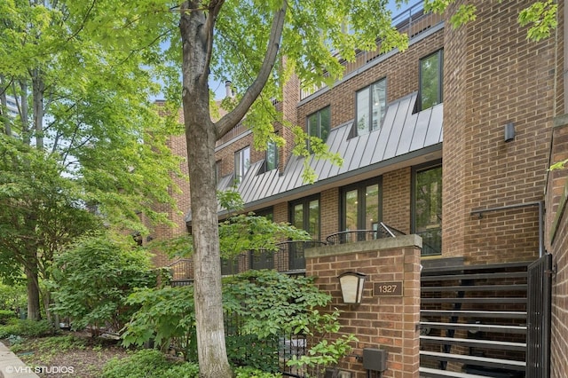 1327 N Sutton Pl, Chicago, IL 60610 - view of building exterior