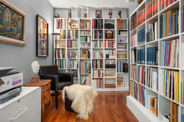 637 Highland Ave, Oak Park, IL 60304 - sitting room featuring wood finished floors and wall of books