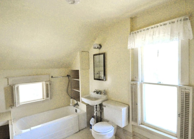4816 Auburn St, Rockford, IL 61101 - full bath featuring healthy amount of natural light