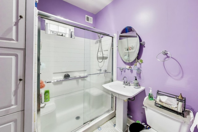 4444 N Spaulding Ave, Chicago, IL 60625 - full bathroom featuring a shower stall