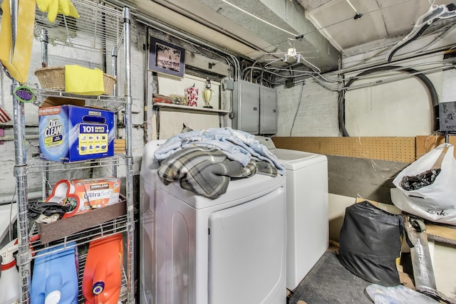 4444 N Spaulding Ave, Chicago, IL 60625 - washroom featuring washer and clothes dryer and electric panel