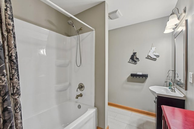 325 2nd St, Downers Grove, IL 60515 - full bath with vanity and shower / bath combo with shower curtain