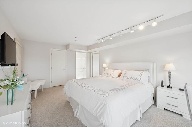 361 Kelburn Rd Unit 316, Deerfield, IL 60015 - bedroom featuring light carpet and rail lighting