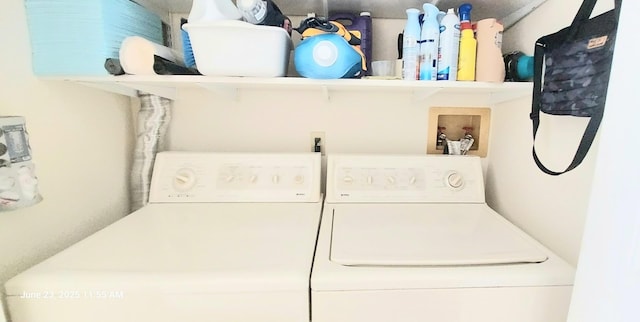 100 Hamlet Cir, Montgomery, IL 60538 - laundry area with washing machine and dryer