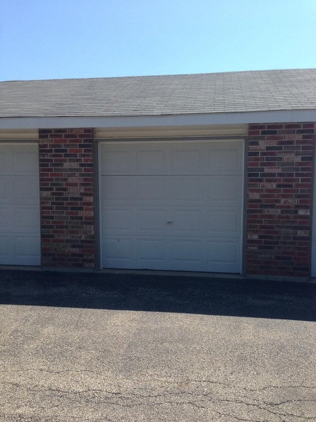 4305 W Shamrock Ln Unit 2F, Mchenry, IL 60050 - view of garage