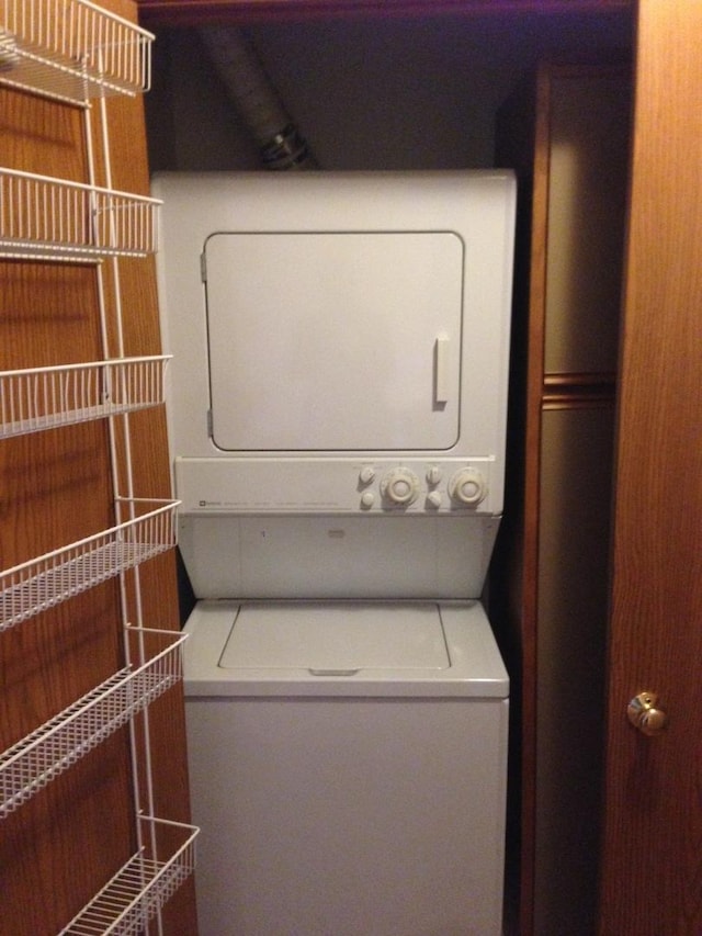 4305 W Shamrock Ln Unit 2F, Mchenry, IL 60050 - laundry area with stacked washer and clothes dryer