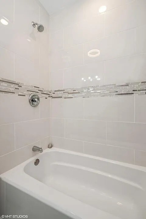 8504 S Essex Ave, Chicago, IL 60617 - photo 5