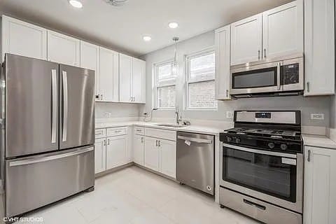 8504 S Essex Ave, Chicago, IL 60617 - photo 6