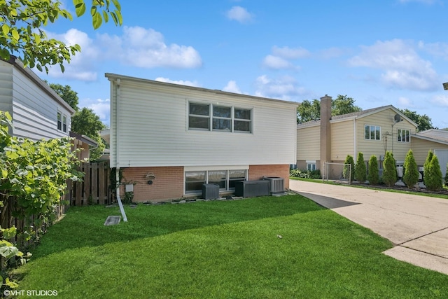 1114 S Mitchell Ave, Arlington Heights, IL 60005 - rear view of house with brick siding