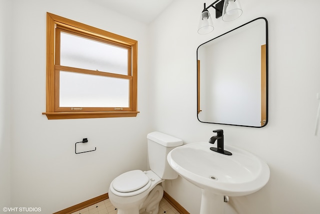 1114 S Mitchell Ave, Arlington Heights, IL 60005 - bathroom featuring baseboards and a sink