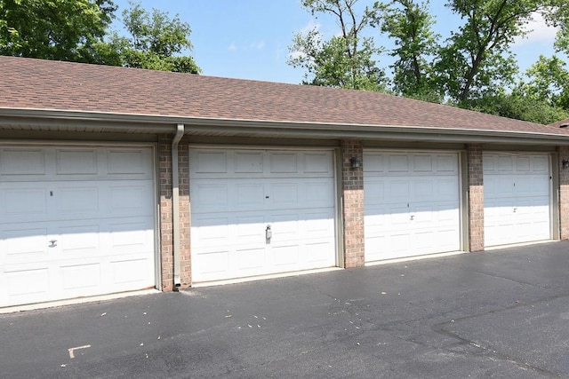 10278 SW Hwy Unit 1D, Chicago Ridge, IL 60415 - view of garage