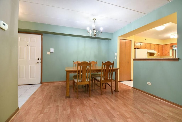 10278 SW Hwy Unit 1D, Chicago Ridge, IL 60415 - dining space featuring light wood finished floors and a chandelier