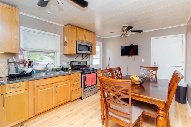 8322 Laporte Ave, Burbank, IL 60459 - kitchen with stainless steel appliances, a ceiling fan, dark countertops, crown molding, and light wood-style flooring