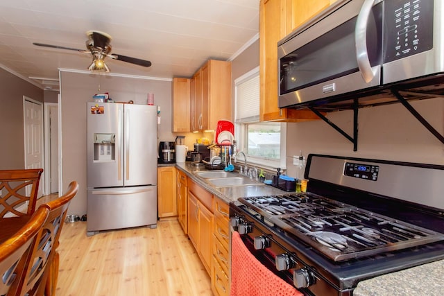 8322 Laporte Ave, Burbank, IL 60459 - kitchen with appliances with stainless steel finishes, light wood-style flooring, ceiling fan, and crown molding