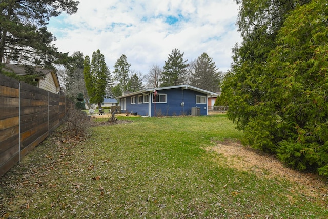 144 Crestwood Dr, East Dundee, IL 60118 - view of yard