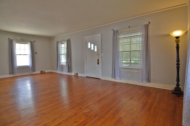 623 Marcy St, Ottawa, IL 61350 - foyer entrance with wood finished floors and baseboards