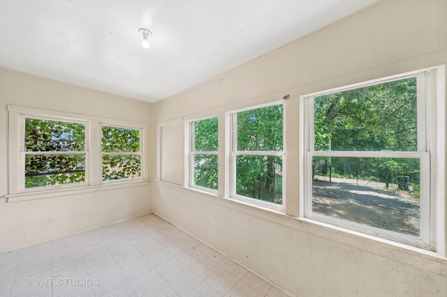 7545 S Rhodes Ave, Chicago, IL 60619 - view of unfurnished sunroom