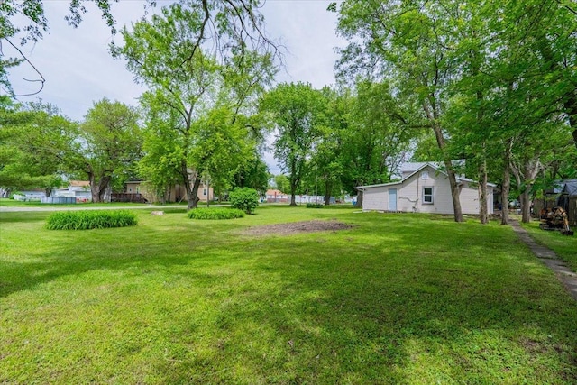323 N 2nd Ave, Chenoa, IL 61726 - view of grassy yard