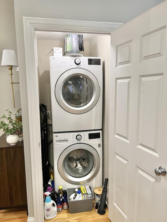 669 N Peoria St Unit 1N, Chicago, IL 60642 - laundry area with estacked washer and dryer and wood finished floors