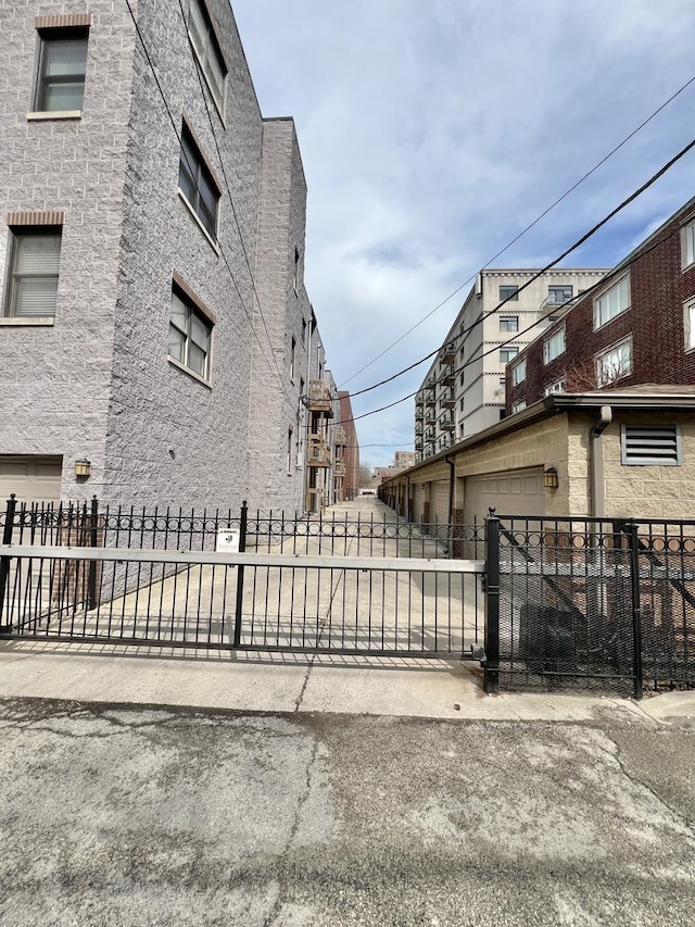 669 N Peoria St Unit 1N, Chicago, IL 60642 - view of asphalt road