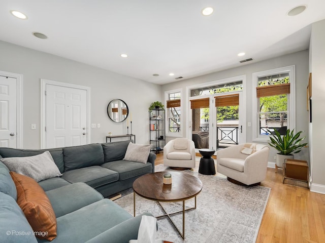 669 N Peoria St Unit 1N, Chicago, IL 60642 - living room featuring light wood-type flooring and recessed lighting