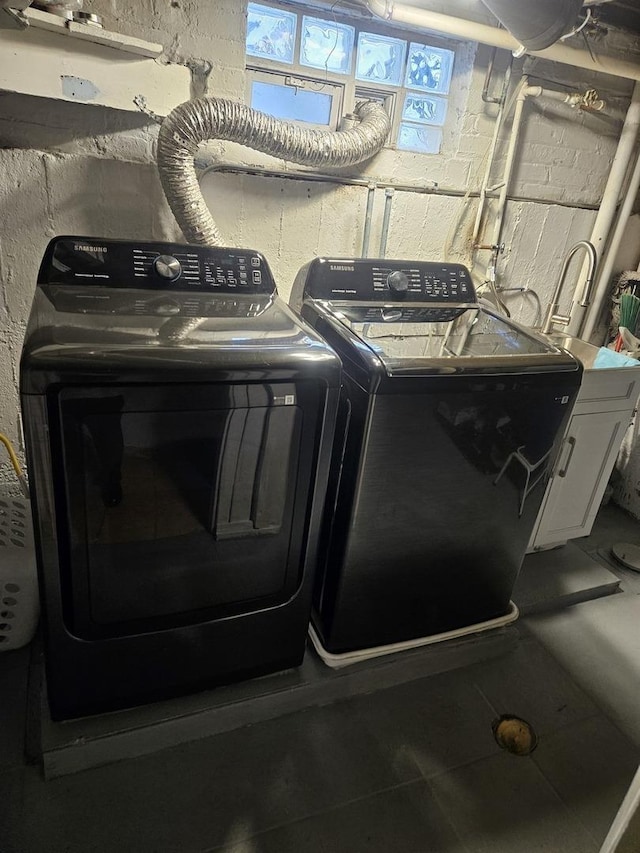 3401 S 56th Ct, Cicero, IL 60804 - washroom featuring washer and clothes dryer
