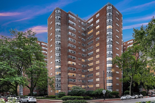 4970 N Marine Dr Unit 822, Chicago, IL 60640 - property at dusk with a view of apartment building / complex