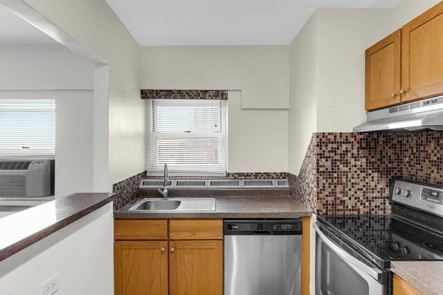 4970 N Marine Dr Unit 822, Chicago, IL 60640 - kitchen featuring stainless steel appliances, under cabinet range hood, healthy amount of natural light, and decorative backsplash