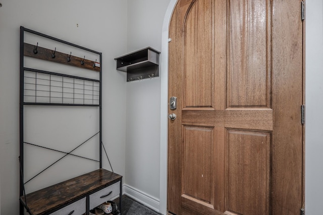 1349 W Huron St Unit 1, Chicago, IL 60642 - mudroom featuring baseboards and arched walkways