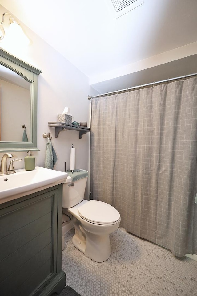 4946 Douglas Rd Unit 202, Downers Grove, IL 60515 - bathroom featuring vanity and a shower with shower curtain