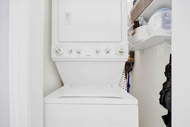 1801 S Michigan Ave Unit 701, Chicago, IL 60616 - laundry room featuring stacked washer / dryer