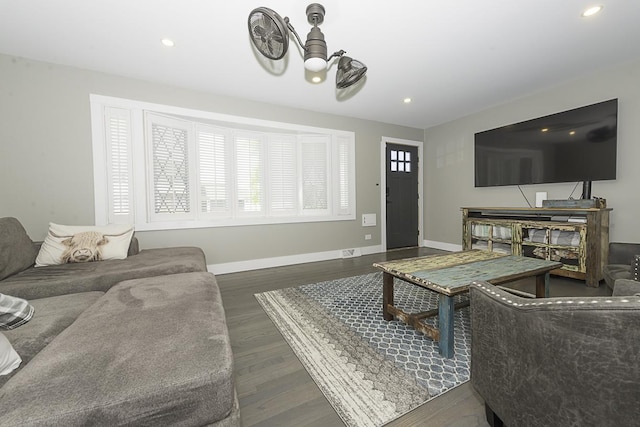 471 N W Ave, Elmhurst, IL 60126 - living room with wood finished floors and recessed lighting