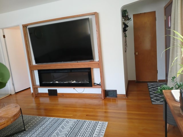 4324 S Wisconsin Ave, Berwyn, IL 60404 - living area with wood finished floors
