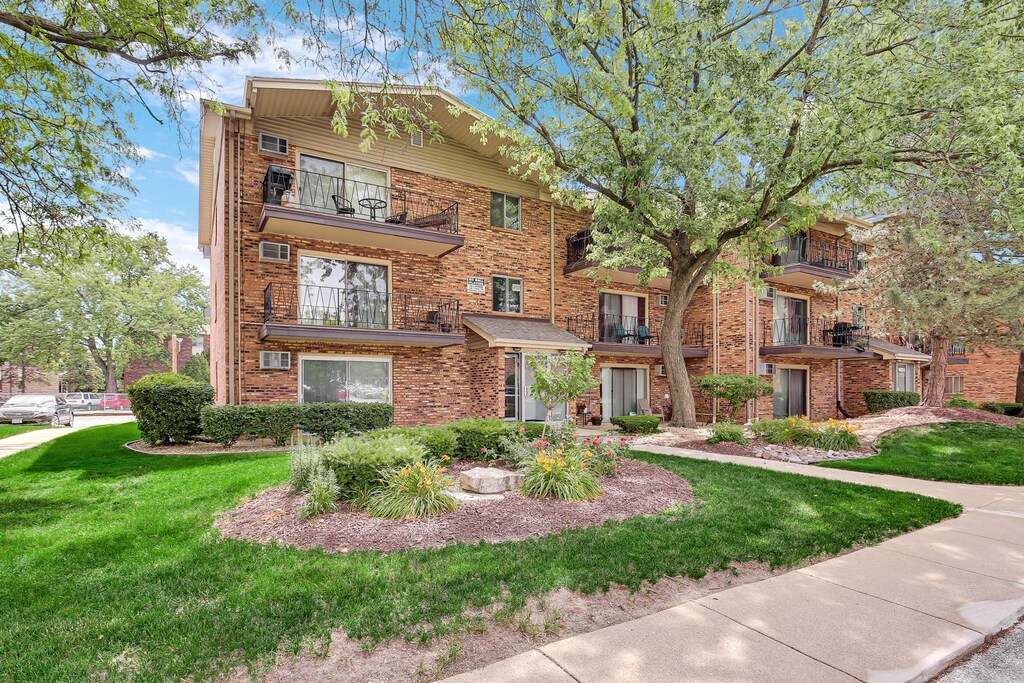 14000 Waterbury Dr Unit 1002, Crestwood, IL 60418 - photo 1