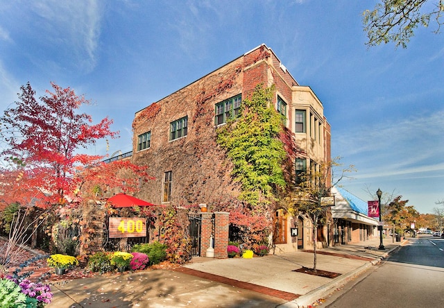 131 N Pierce Ave, Wheaton, IL 60187 - view of building exterior