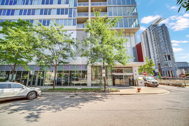 659 W Randolph St Unit 1216, Chicago, IL 60661 - photo 1