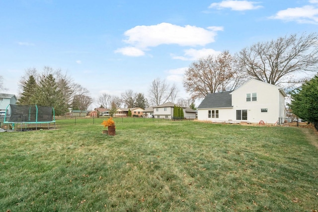 1654 Hilda Dr, Lake Holiday, IL 60548 - fenced backyard with a trampoline