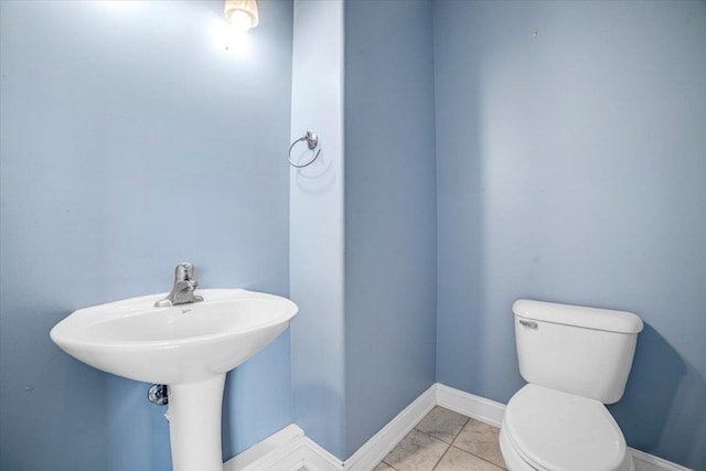 6825 W 64th Pl, Chicago, IL 60638 - bathroom with toilet and baseboards