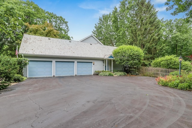 1490 S Ridge Rd, Lake Forest, IL 60045 - garage with driveway