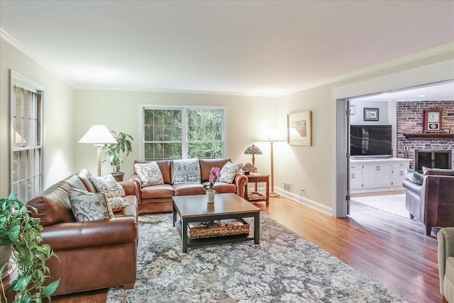 1490 S Ridge Rd, Lake Forest, IL 60045 - living area featuring crown molding and light wood-type flooring