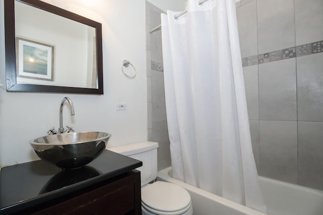 323 W Schiller St Unit 1W, Chicago, IL 60610 - bathroom featuring shower / tub combo and vanity